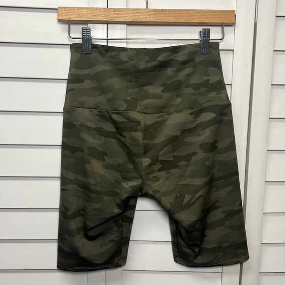 Free People Movement + Onzie High Rise Stretch Camo Bike Shorts Size S/M - Picture 4 of 6